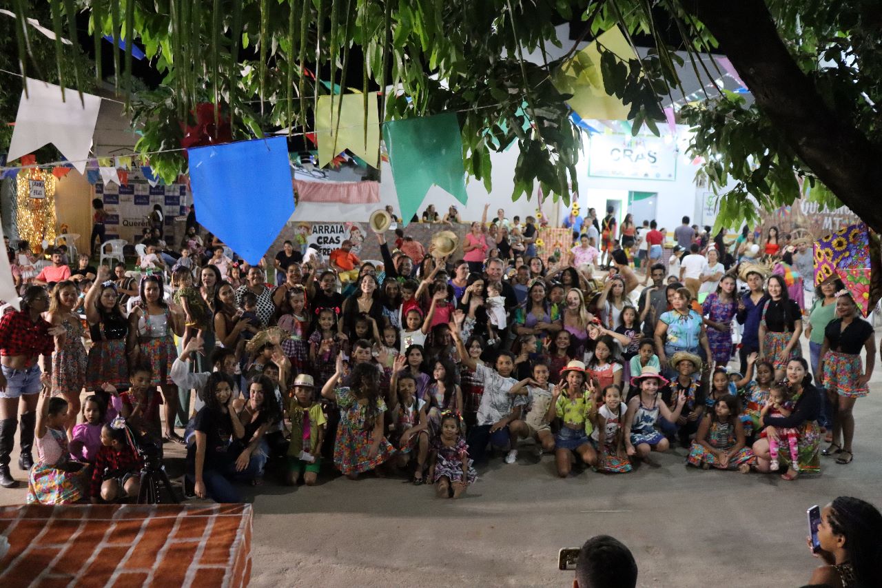 A arraia julino do CRAS danças, comidas típicas e apresentação teatral; veja vídeo