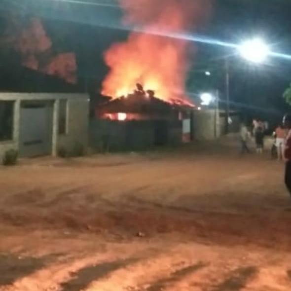 Comunidade se une para apoiar família após incêndio devastador em Rib, Cascalheira