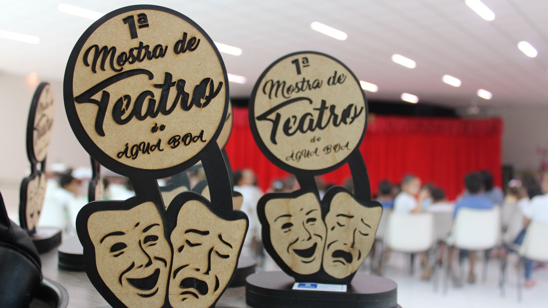Abertura da 1º Mostra de Teatro de Água Boa contou com cinco apresentações