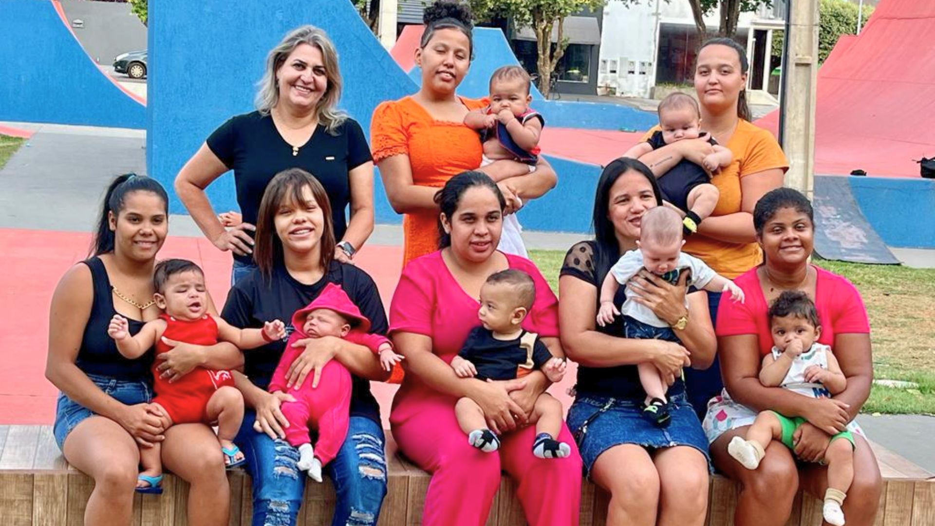 Mães do Cantinho da Cegonha promovem encontro de bebês na Praça do Lazer