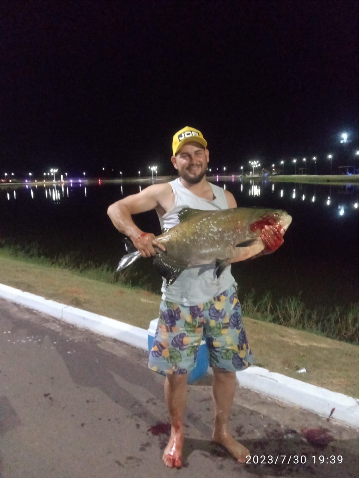Pescador tira 'peixão' da Lagoa - veja vídeo
