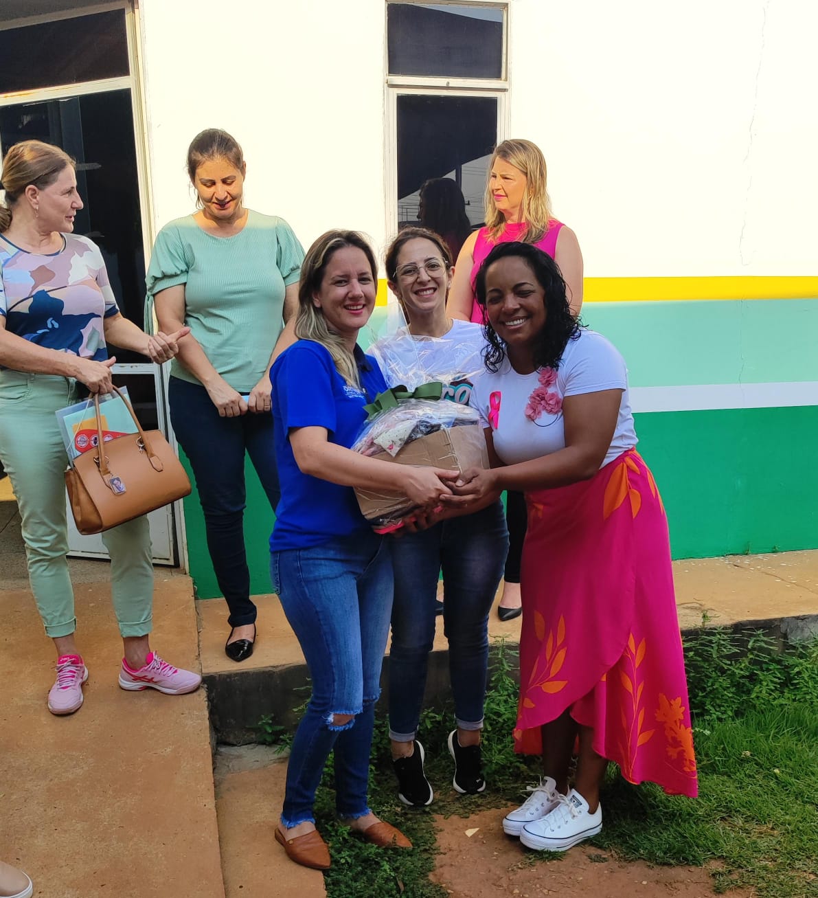 Rotary Club e UP Fit Doam Turbantes para Pacientes atendidas pelo Ônibus do Hospital do Câncer em Querência - veja vídeo