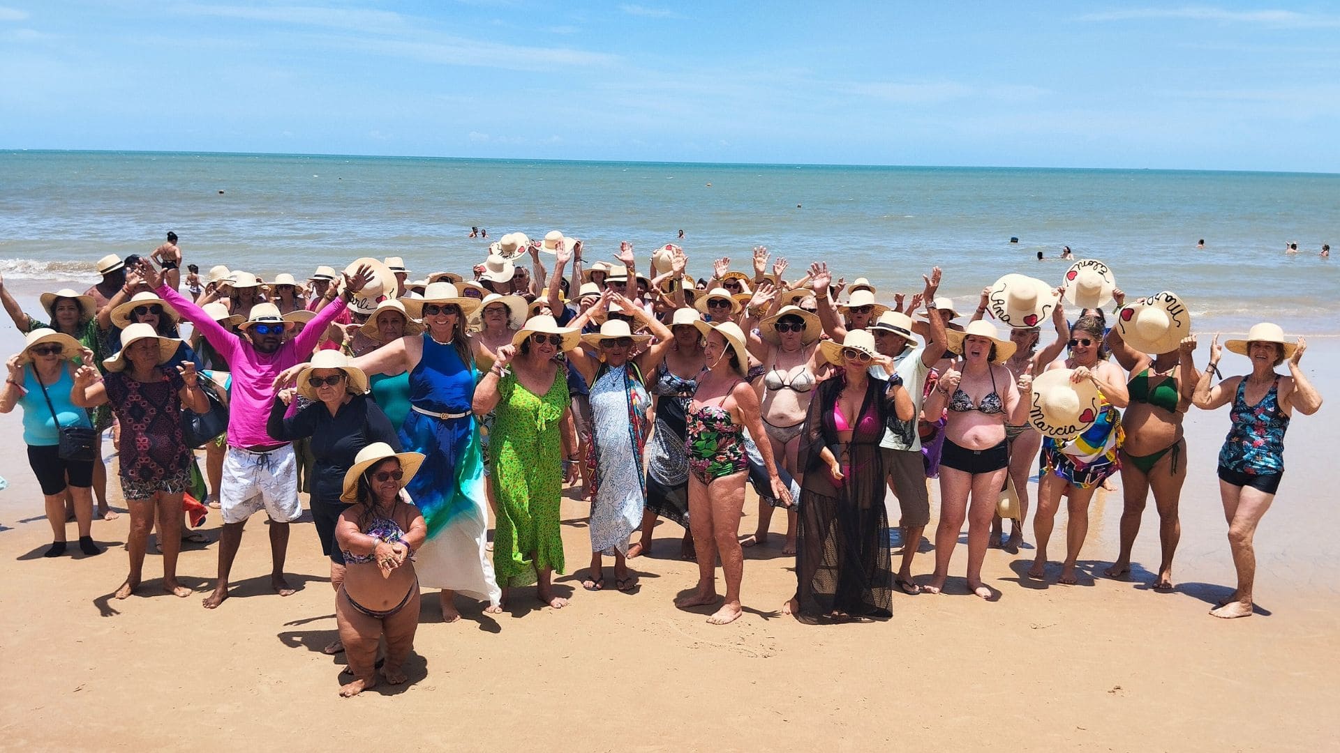 Melhor Idade de Água Boa realiza viagem para praia na Bahia