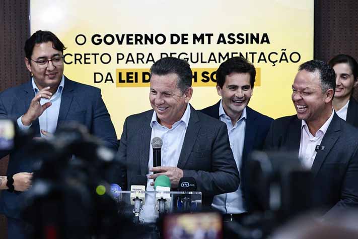 “Vamos custear, inicialmente, 10 mil carteiras de motorista para os que mais precisam", afirma governador
