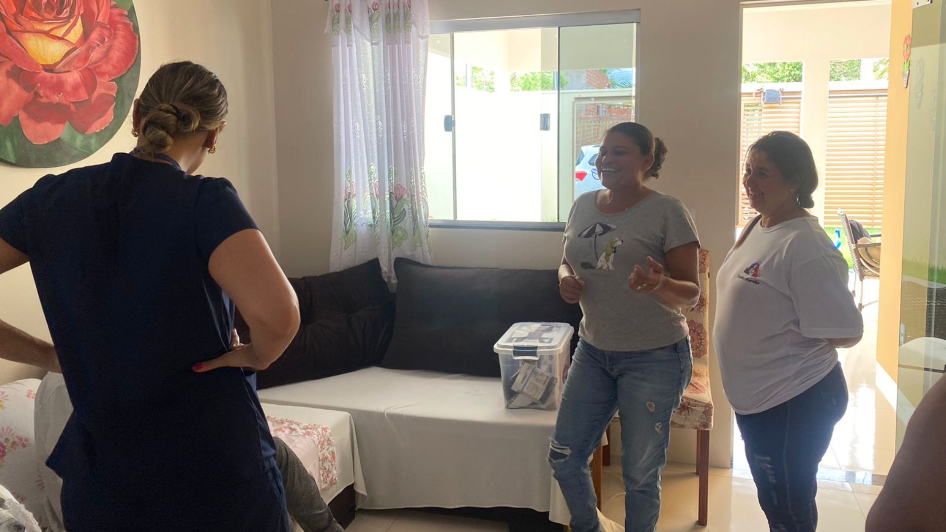 Equipe multiprofissional da ESF Universitário realiza visita domiciliar no setor