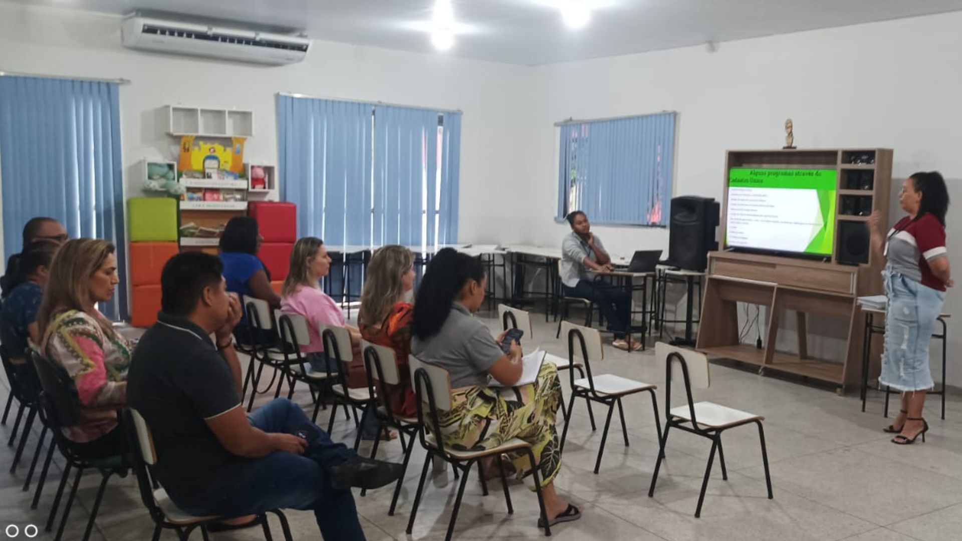 Assistência Social, Saúde e Educação realizam reunião intersetorial no CRAS