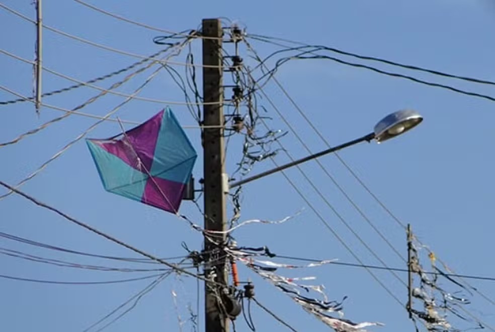 Pipa e rede elétrica: combinação perigosa