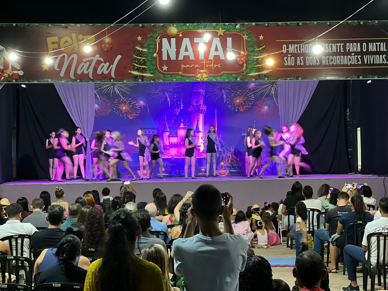 Noite Cultural Encanta Público com Espetáculo de Música e Dança