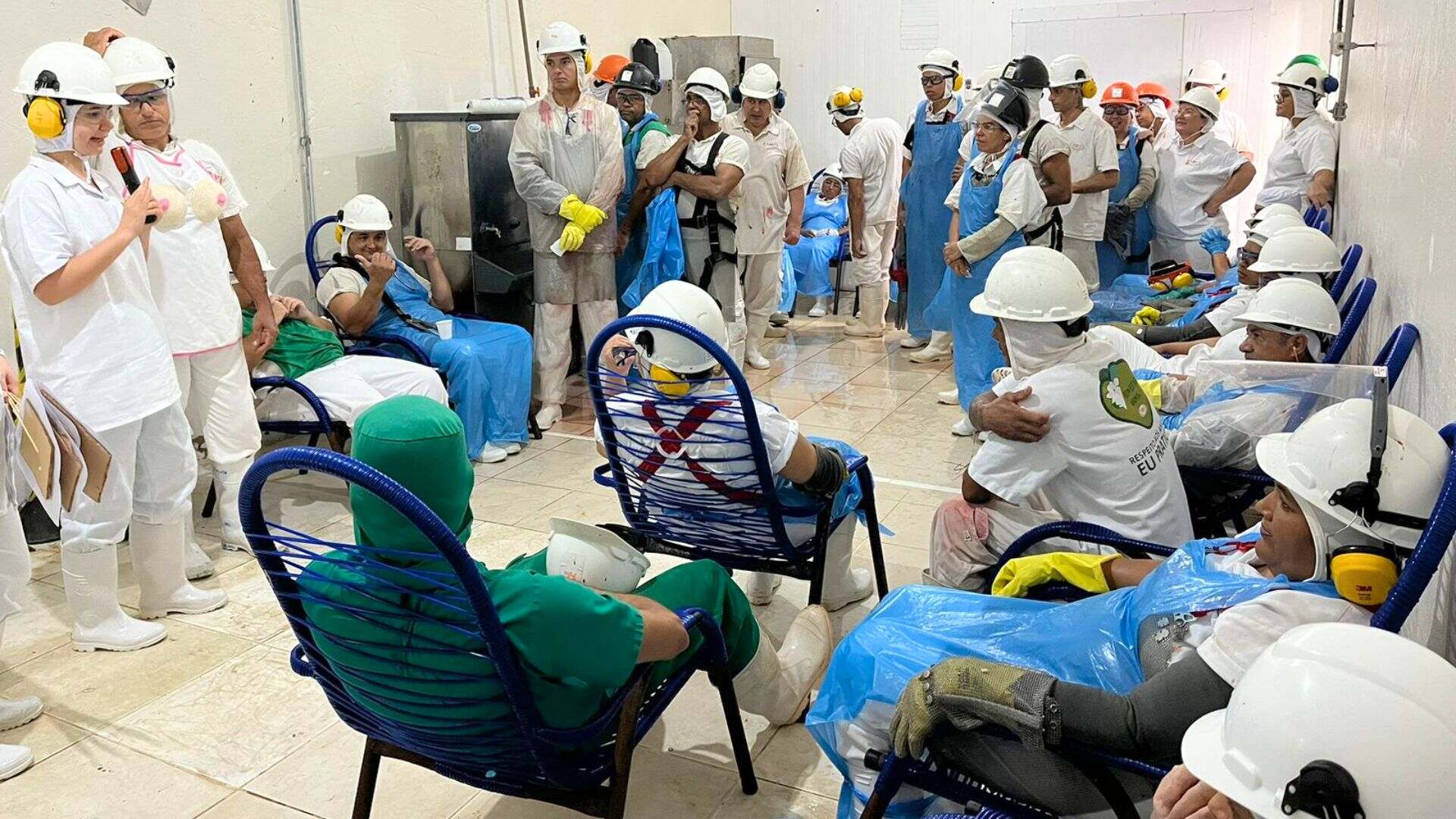 Conscientização sobre o Outubro Rosa para mais de 300 trabalhadores