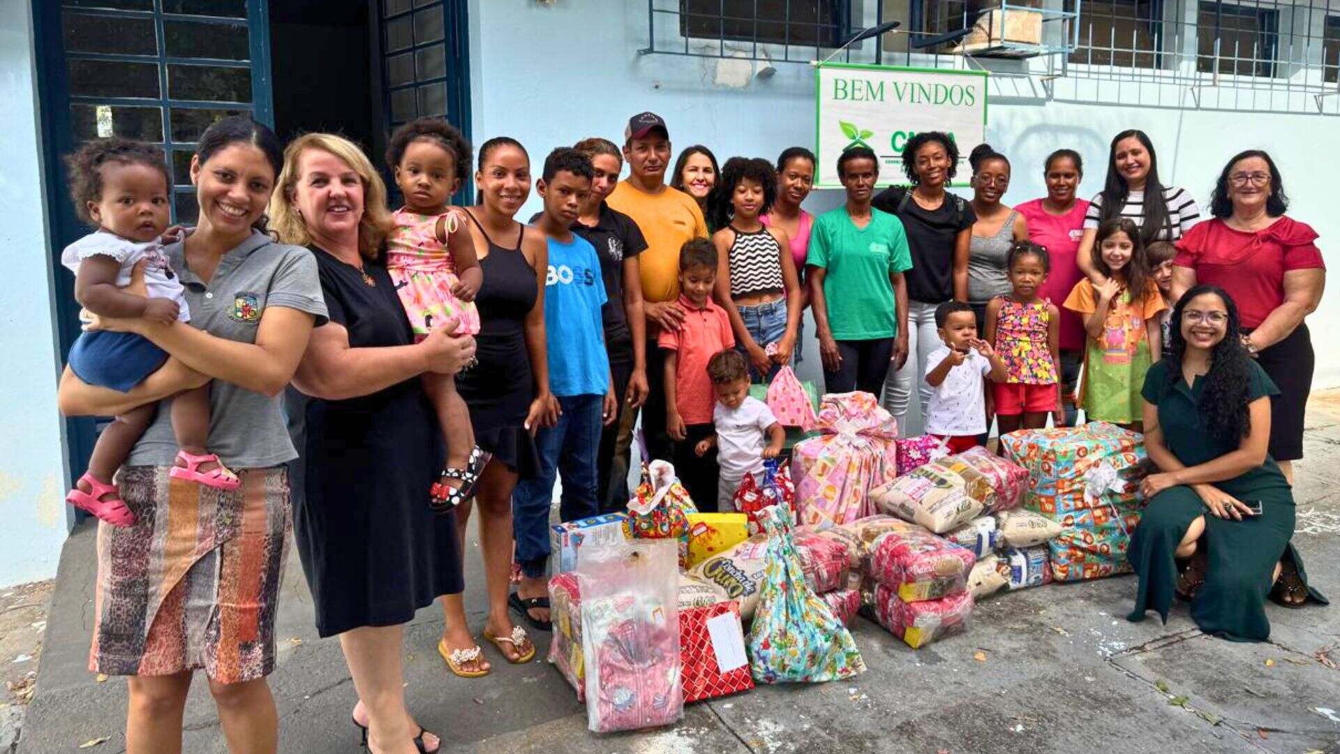 Entrega de brinquedos e cestas marca ação solidária do Conselho Municipal do Meio Ambiente