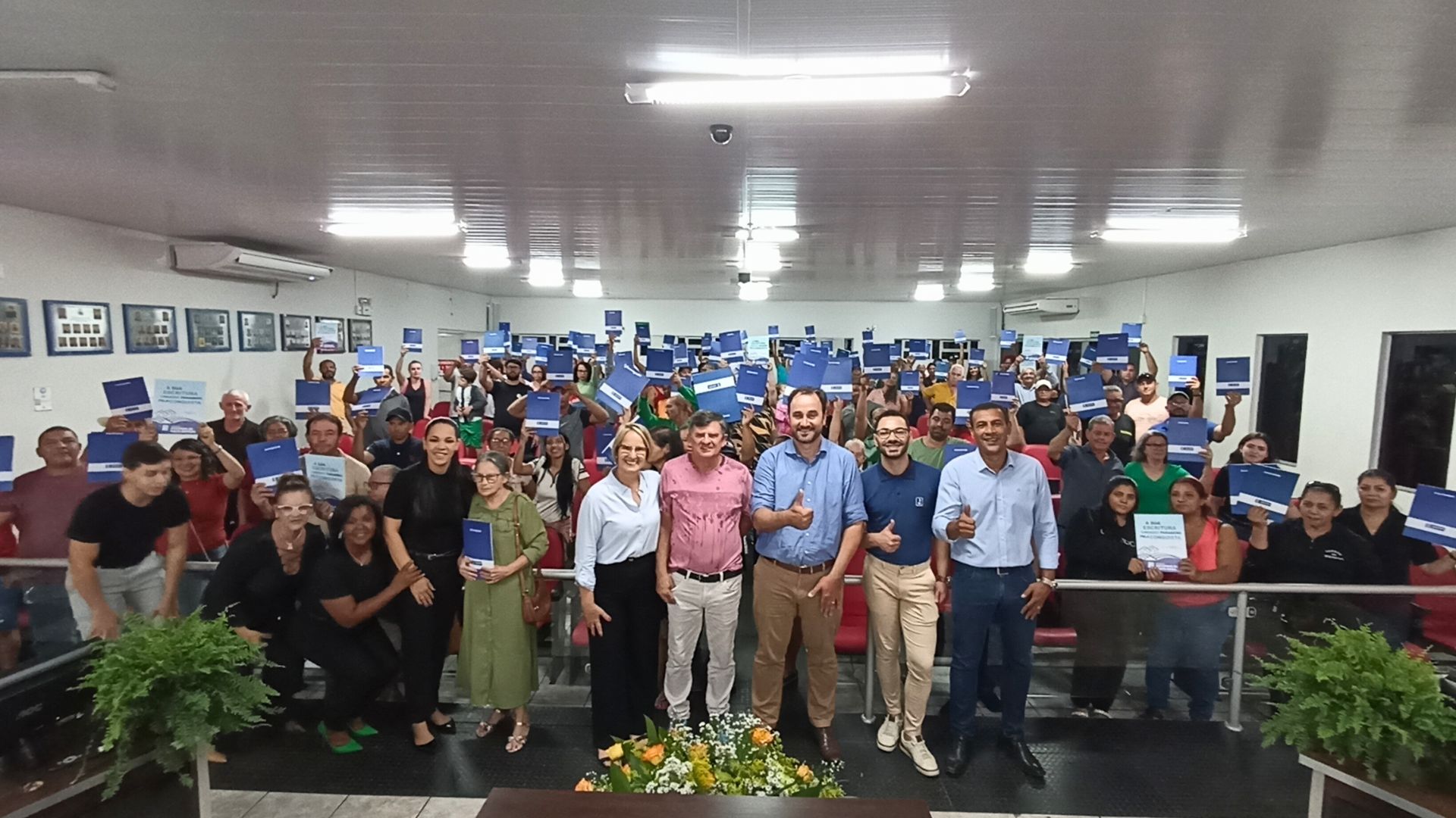 Prefeitura celebra entrega do milésimo Título de Regularização Fundiária Urbana