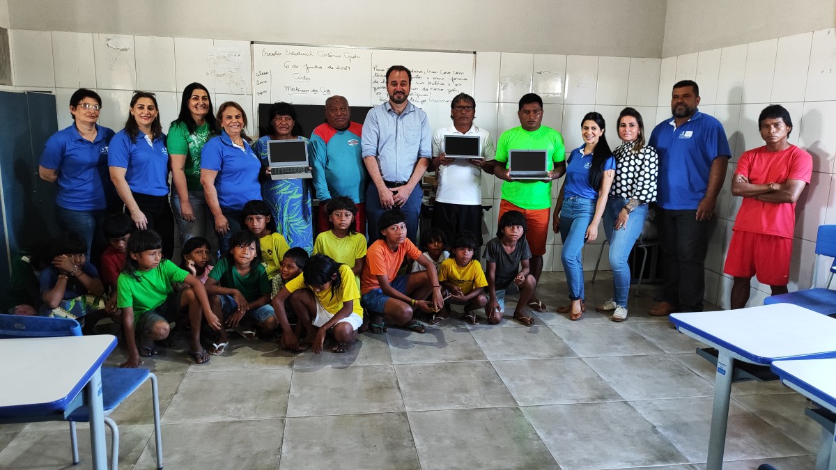 Prefeitura entrega Chromebooks e TV's da SEDUC nas aldeias Xavante de Água Boa