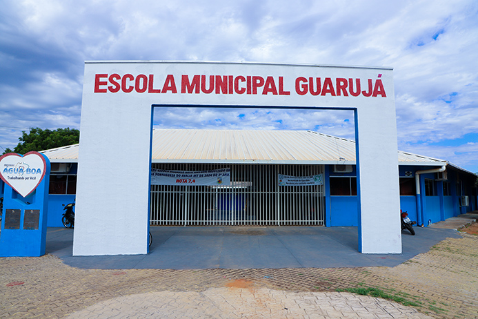 Agressão envolve alunos na saída da escola - veja reportagem
