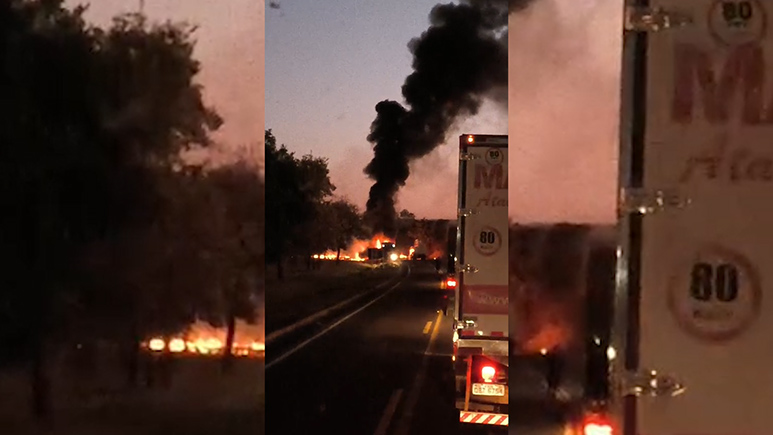Carreta incendeia na BR-158 - veja vídeo