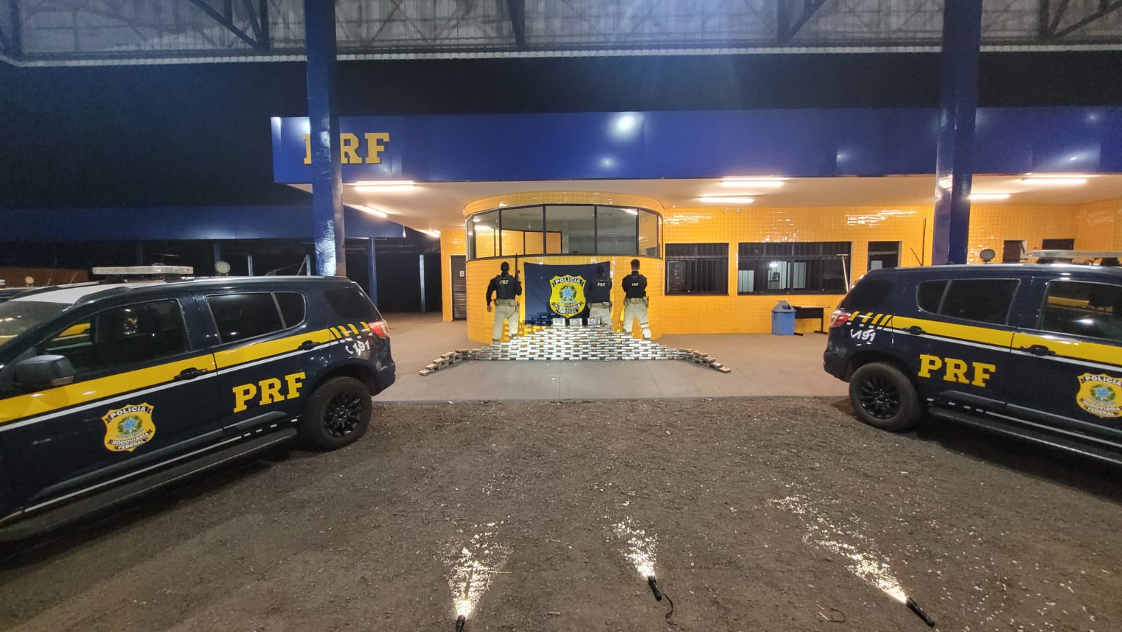 PRF apreende mais de 147 kg de cocaína em carga de caroço de algodão