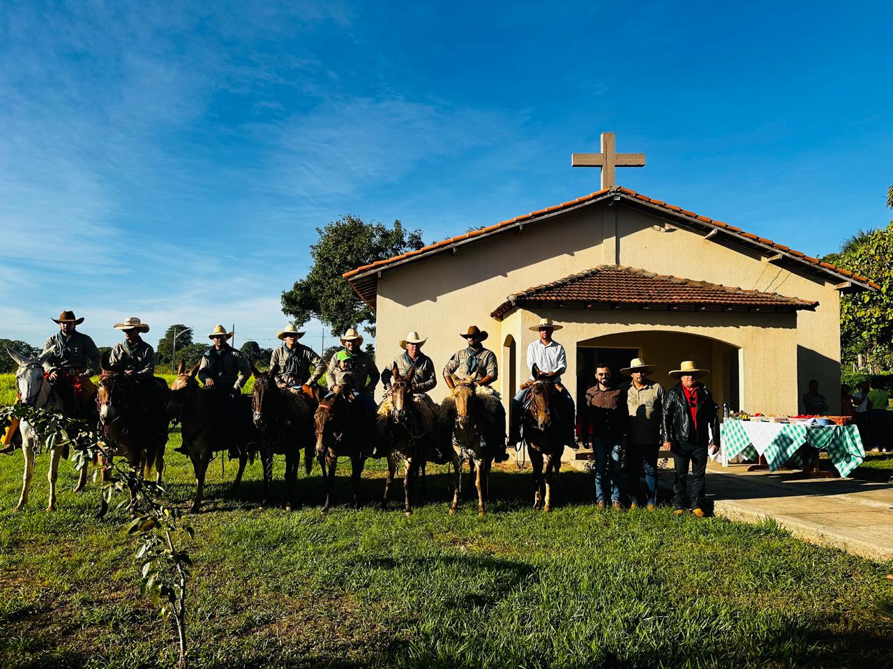 Devotos do Bom Jesus do Araguaia (MT) enfrentam 900 km em cavalgada até Trindade (GO) por Festa do Divino Pai Eterno