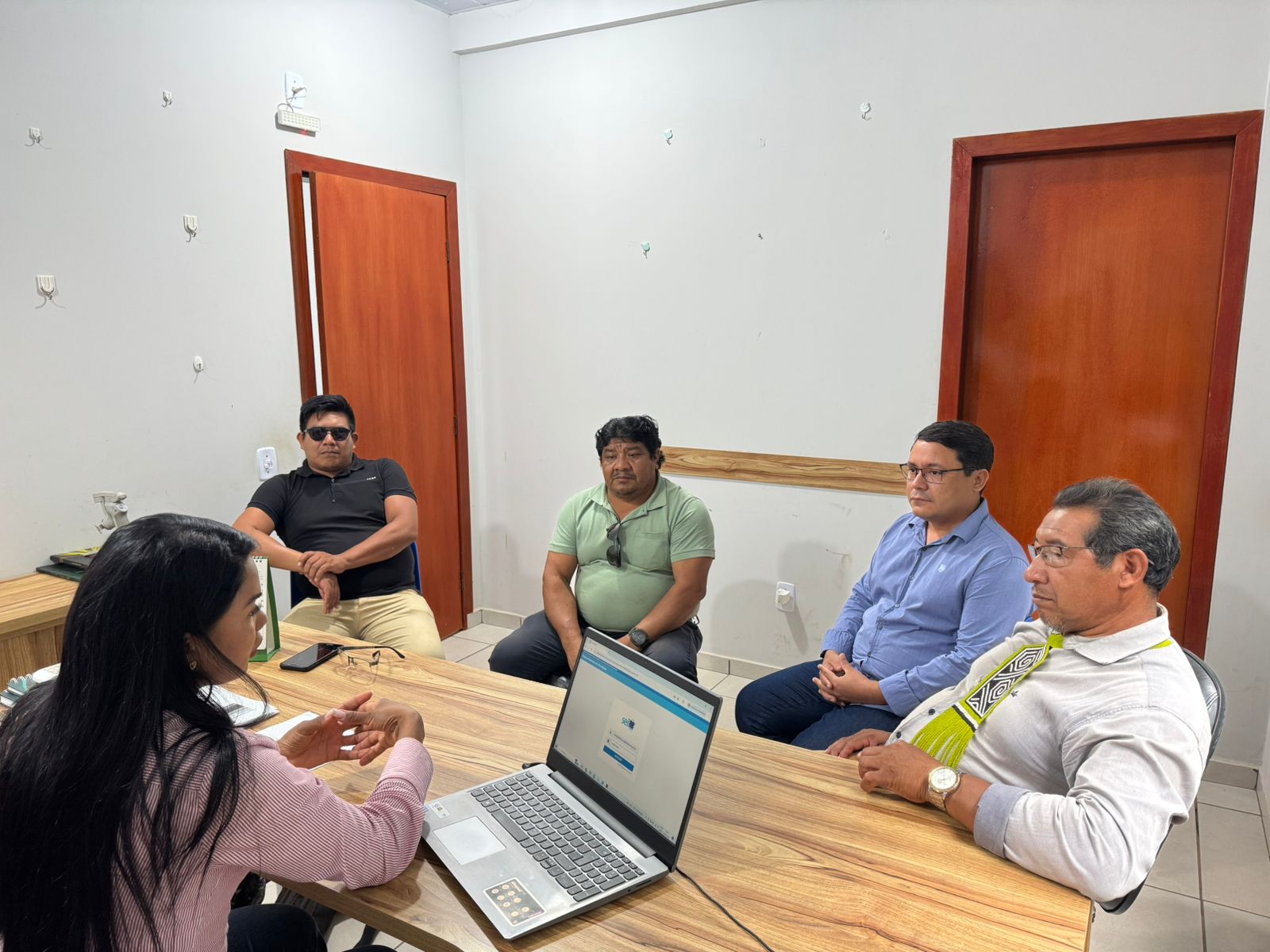 Diálogo entre gestão municipal e povo Khisêtjê busca ações sustentáveis