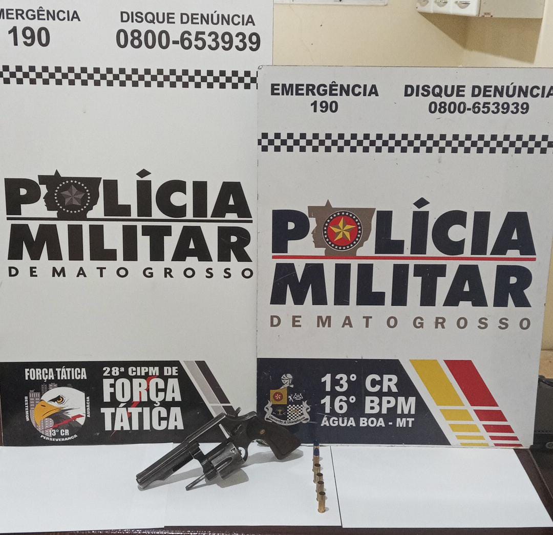 PM localiza suspeito com arma no veículo