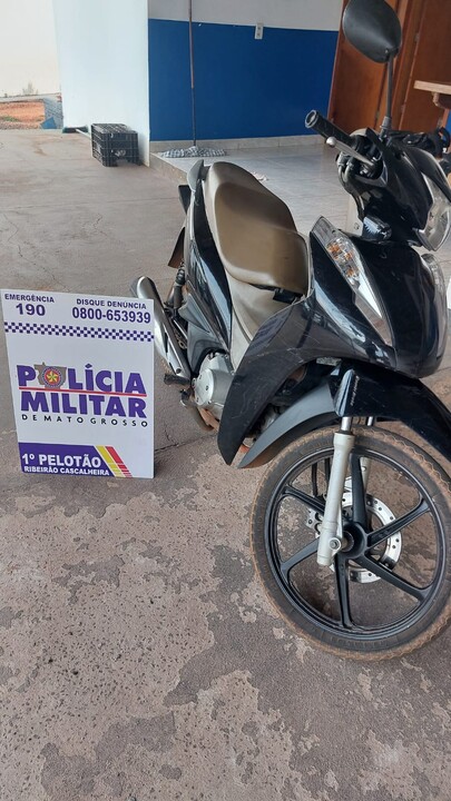 Suspeito de furto de moto morre após troca de tiros com PM
