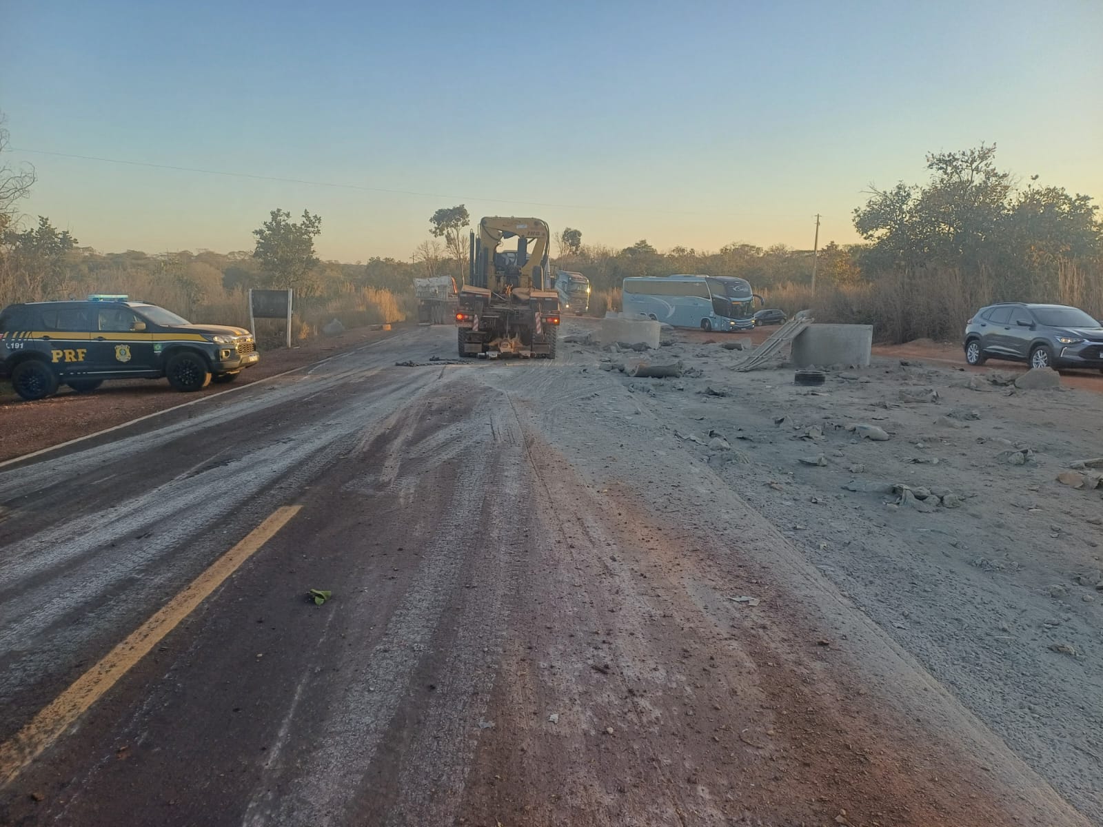 Tombamento de carga interditou a BR-158