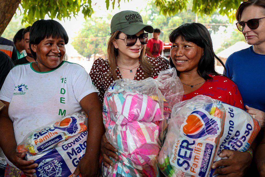 Entrega de cestas do programa SER Família Solidário na Aldeia Santa Clara, em Campinápolis