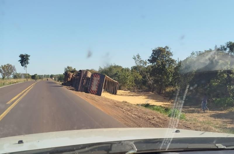 Carreta tomba no Cachorro Sentado; 16 acidentes nesse ano