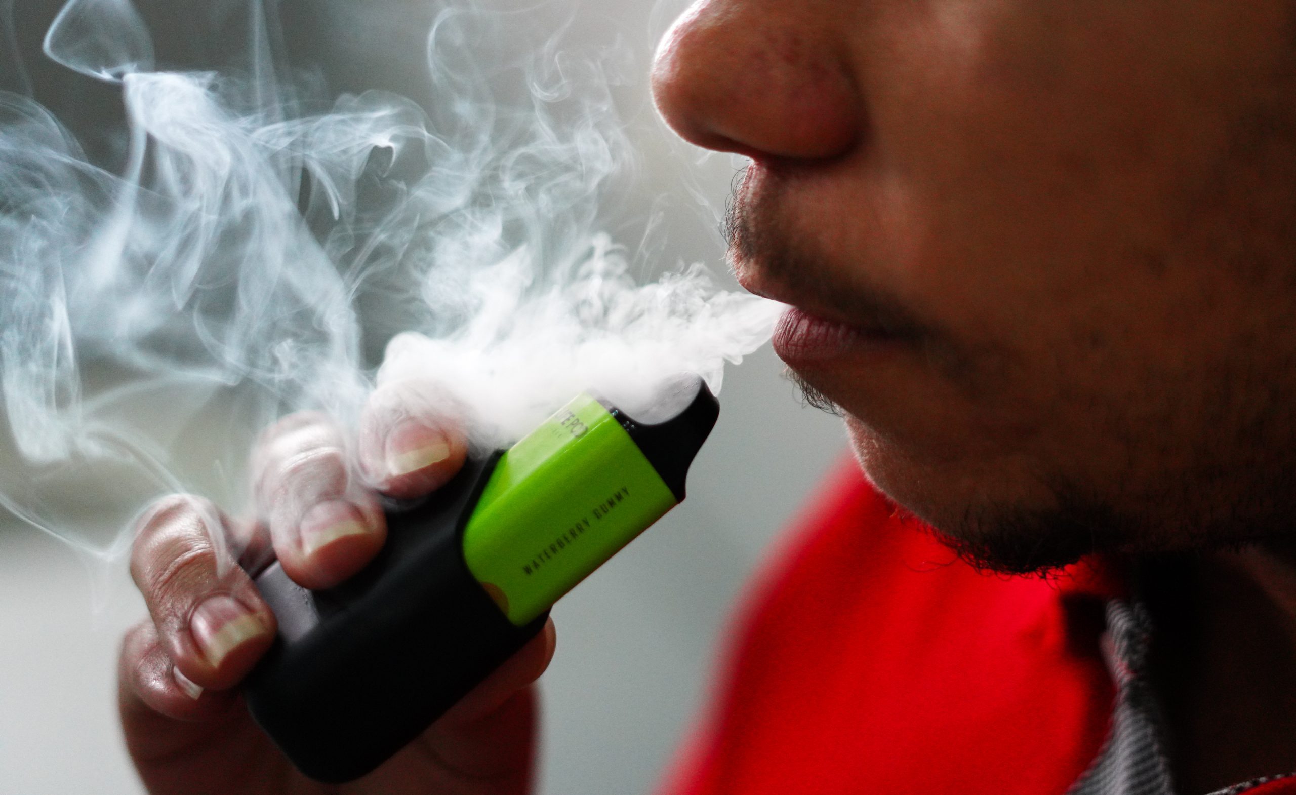 Agosto Branco: câncer de pulmão tem como novo fator de risco o cigarro eletrônico