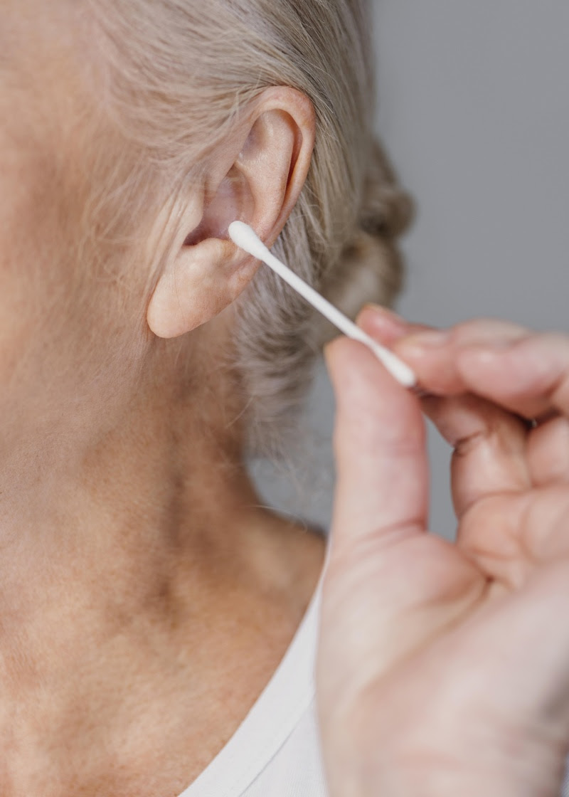 Uso de cotonete pode causar problemas auditivos