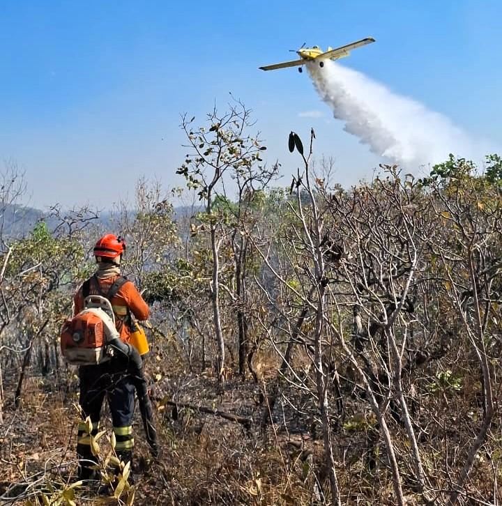 Bombeiros militares controlam focos de incêndio em três frentes na Serra do Roncador