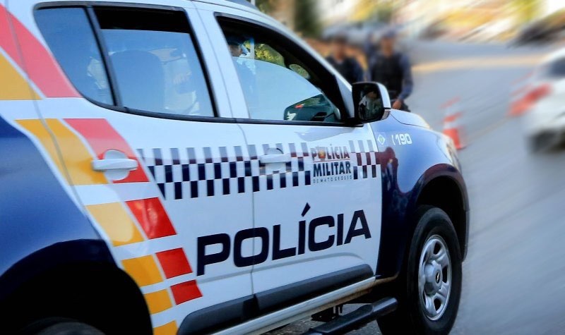 Mulher ingere cachaça e assume volante de veículo mesmo sem ter CNH