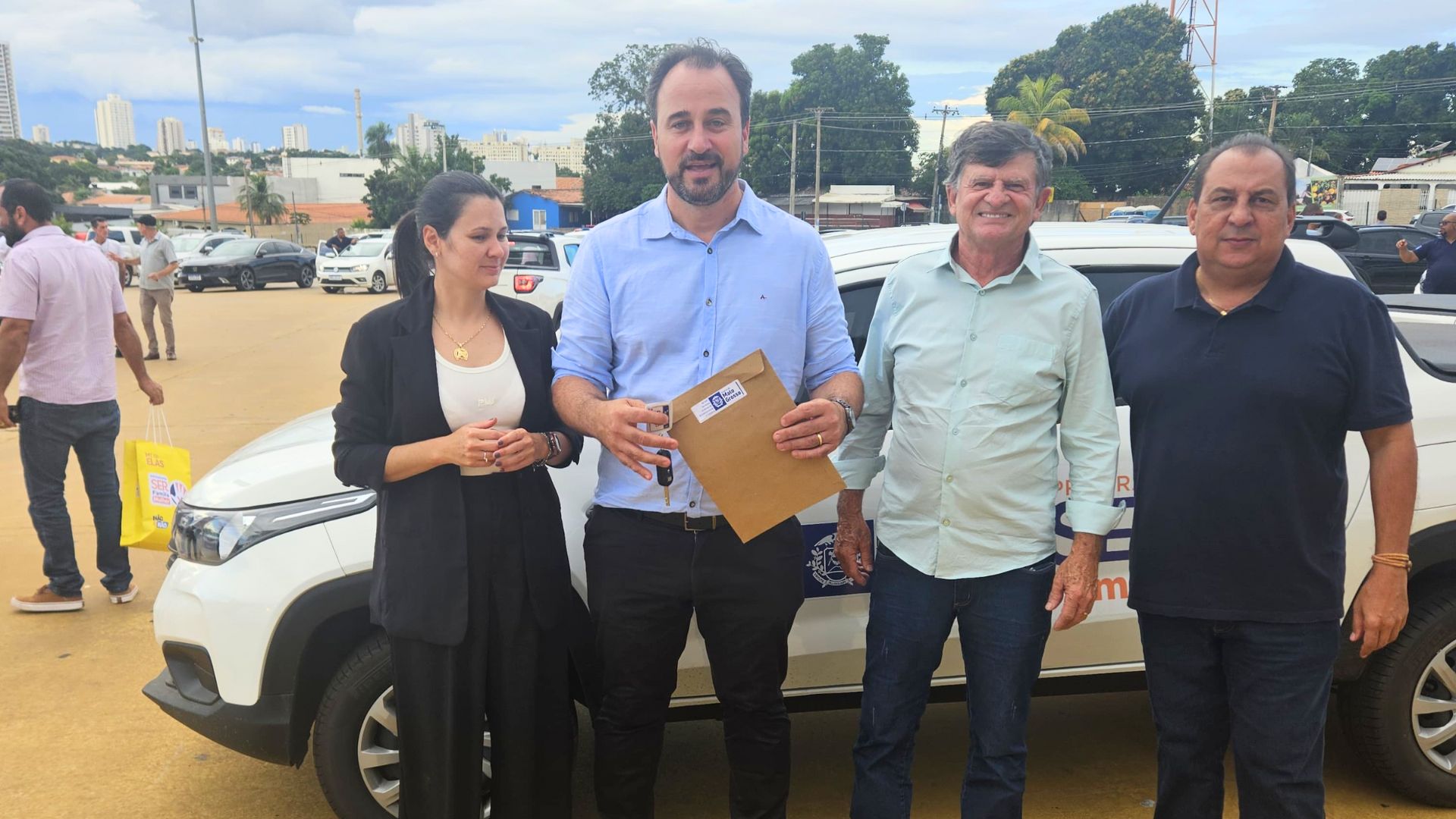 CRAS recebe novo veículo para fortalecer ações sociais em Água Boa
