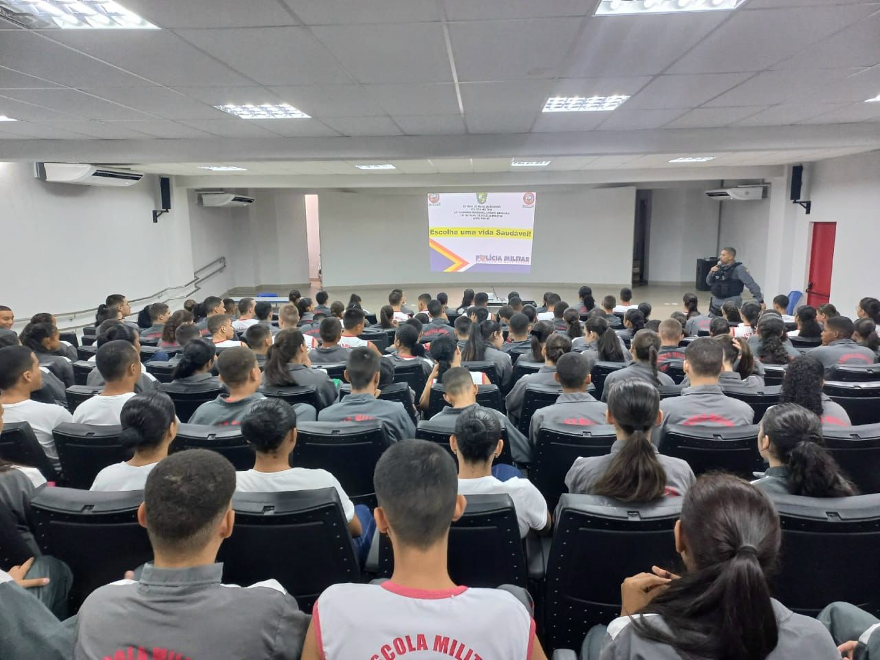 Palestra do Proerd na Escola Militar Tiradentes 3º Sgt Justino
