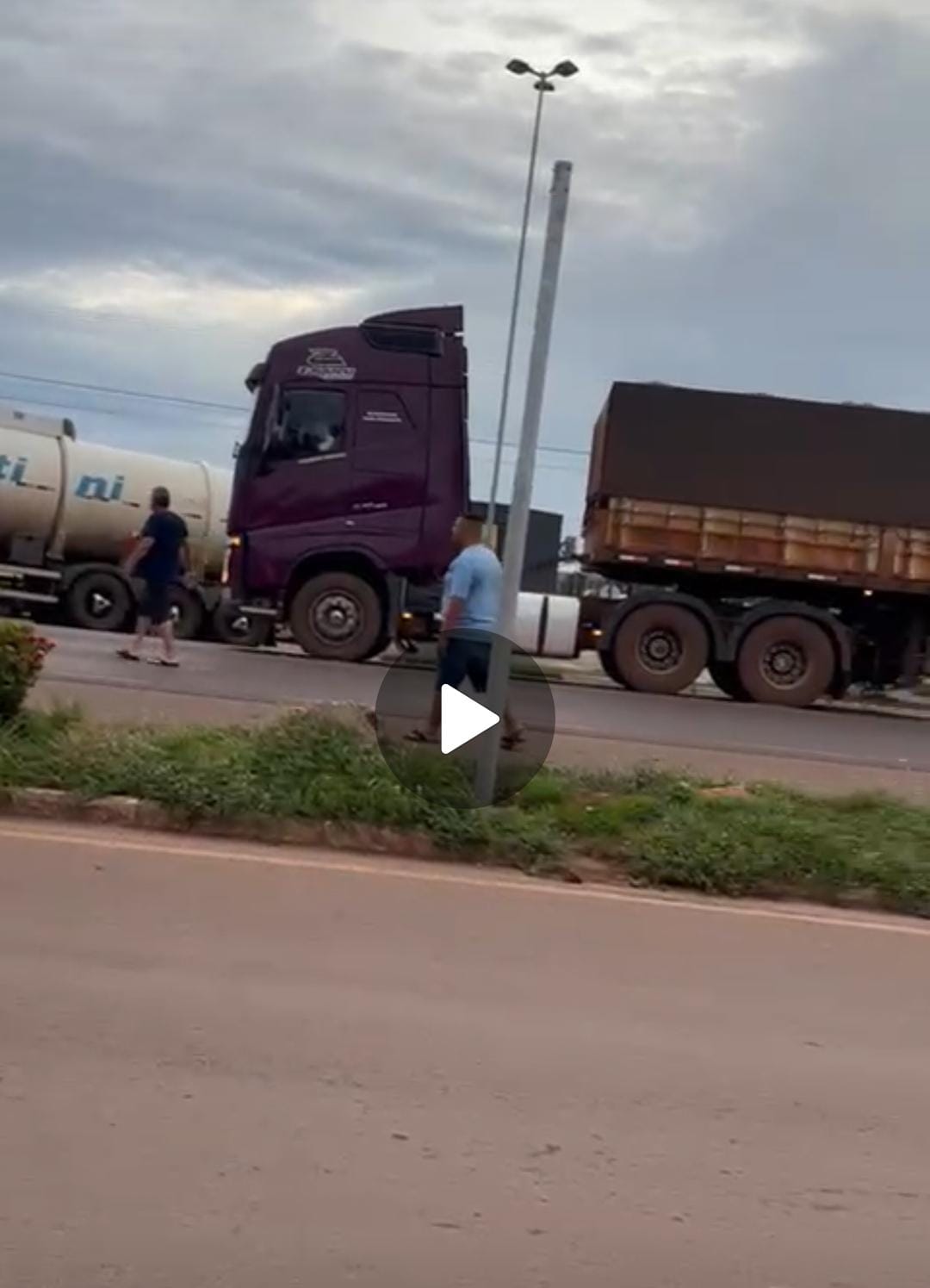 Discussão de trânsito quase vira tragédia em NX - veja vídeo