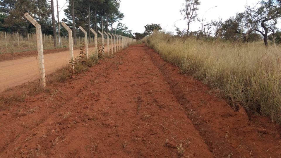 Produtores rurais promovem aceiros como defesa contra o fogo