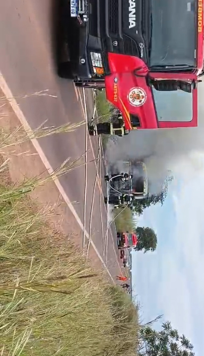 Atenção usuários da MT-240: veículo pega fogo e interdita rodovia