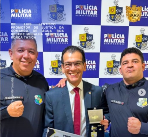 Promotor Dr. Luis Alexandre recebe homenagem da PM