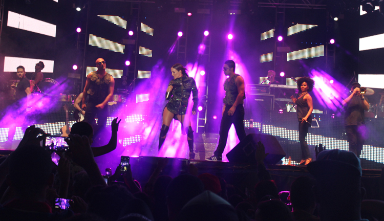 Cláudia Leitte deu um show completo na 24ª Expovale