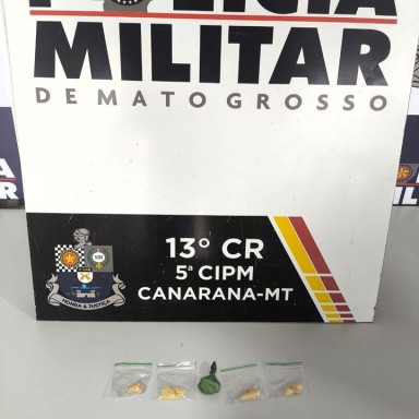 Polícia apreende pasta base; homem de 33 é detido e adolescente de 16, apreendido