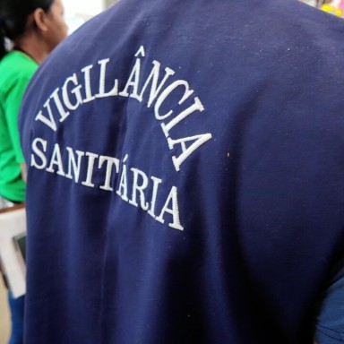 Vigilância Sanitária e Polícia Civil apuram suspeita de uísque adulterado em Querência em meio a investigação regional sobre bebidas com metanol